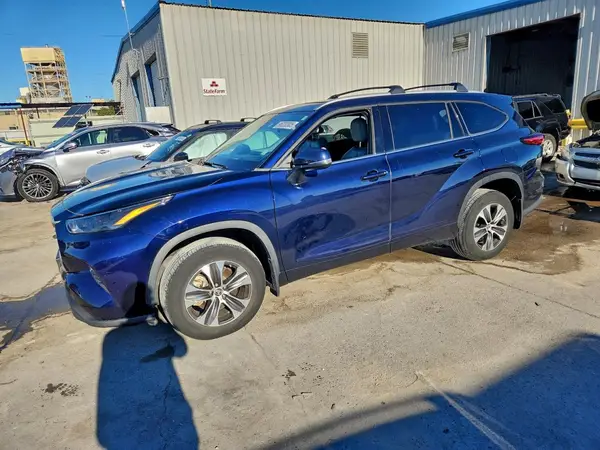 5TDGZRBH6NS257423 2022 TOYOTA HIGHLANDER - Image 1
