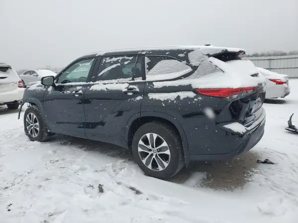 5TDGZRBH6NS569712 2022 TOYOTA HIGHLANDER - Image 2