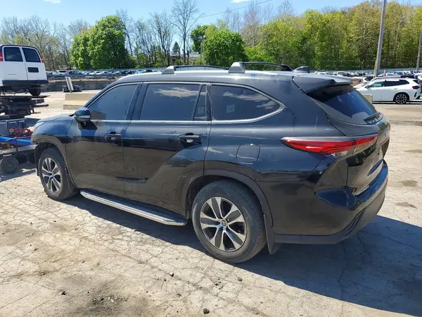 5TDGZRBH6NS570567 2022 TOYOTA HIGHLANDER - Image 2