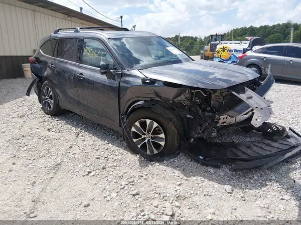 5TDGZRBH6NS579673 2022 TOYOTA HIGHLANDER - Image 1