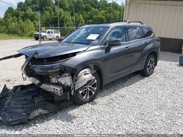 5TDGZRBH6NS579673 2022 TOYOTA HIGHLANDER - Image 2