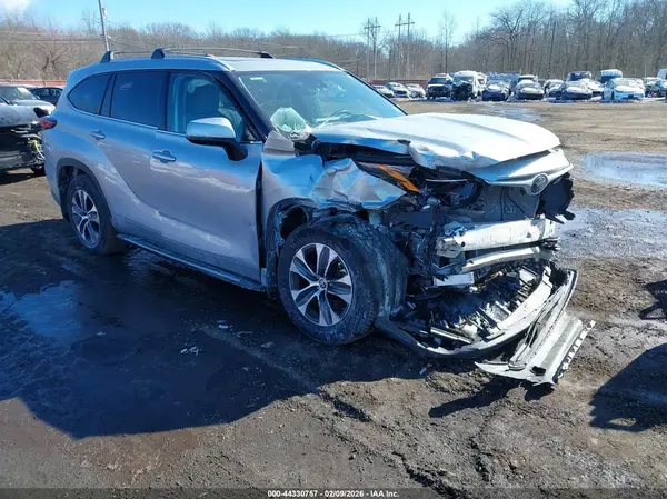 5TDGZRBH6NS580130 2022 TOYOTA HIGHLANDER - Image 1