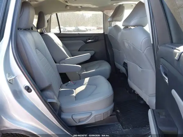 5TDGZRBH6NS580130 2022 TOYOTA HIGHLANDER - Image 8