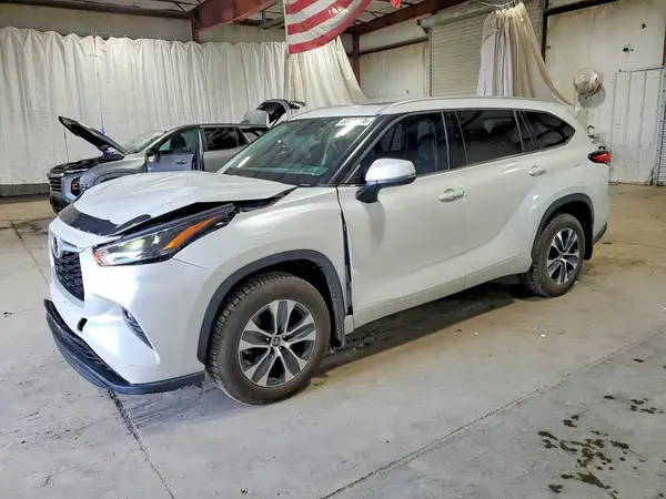 5TDGZRBH6NS581181 2022 TOYOTA HIGHLANDER - Image 1