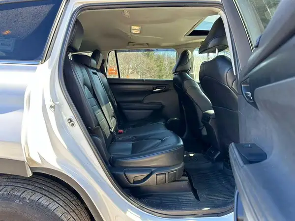 5TDGZRBH6NS582041 2022 TOYOTA HIGHLANDER - Image 8