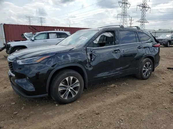 5TDGZRBH6NS582668 2022 TOYOTA HIGHLANDER - Image 1