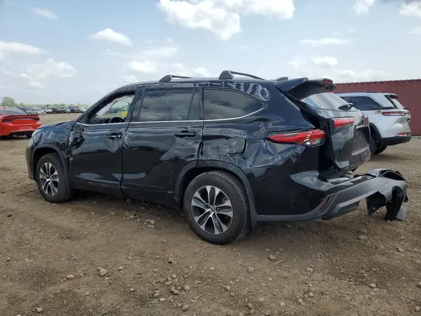 5TDGZRBH6NS582668 2022 TOYOTA HIGHLANDER - Image 2