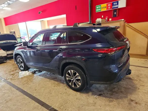 5TDGZRBH6NS587577 2022 TOYOTA HIGHLANDER - Image 2