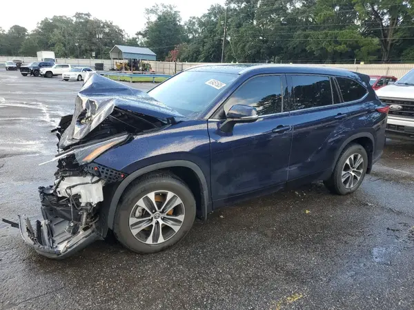 5TDGZRBH6NS588020 2022 TOYOTA HIGHLANDER - Image 1