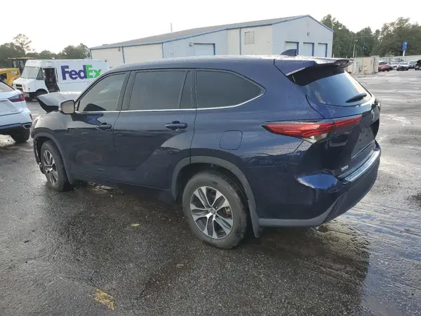 5TDGZRBH6NS588020 2022 TOYOTA HIGHLANDER - Image 2
