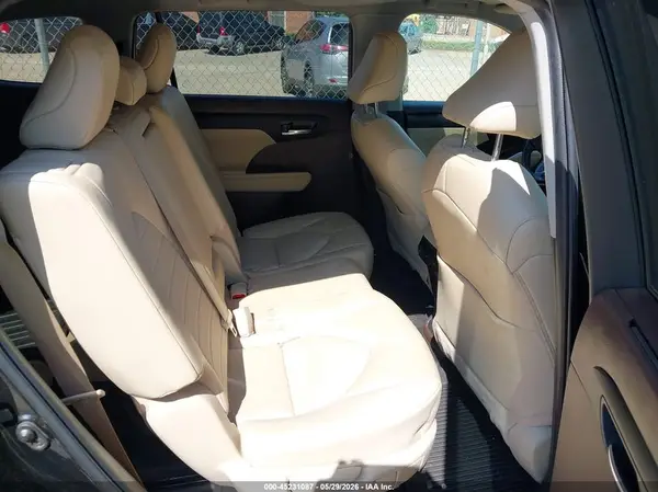 5TDGZRBH6NS590155 2022 TOYOTA HIGHLANDER - Image 8