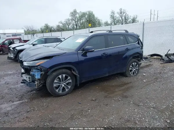 5TDGZRBH6NS591080 2022 TOYOTA HIGHLANDER - Image 2