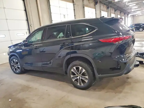 5TDGZRBH6NS591175 2022 TOYOTA HIGHLANDER - Image 2
