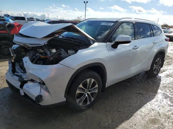 5TDGZRBH6NS592262 2022 TOYOTA HIGHLANDER - Image 1