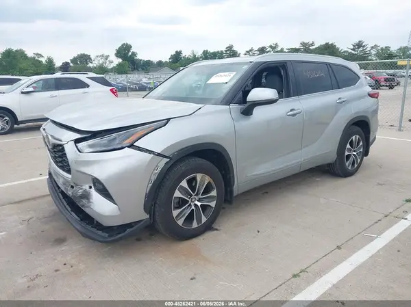 5TDGZRBH6NS593041 2022 TOYOTA HIGHLANDER - Image 2