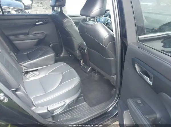 5TDGZRBH6NS593914 2022 TOYOTA HIGHLANDER - Image 8