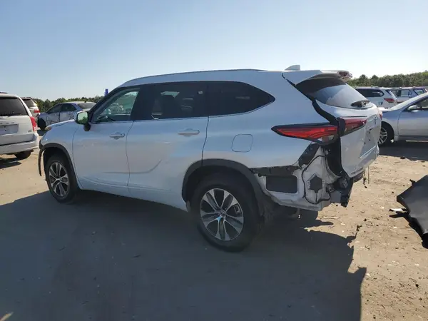 5TDGZRBH6NS594903 2022 TOYOTA HIGHLANDER - Image 2