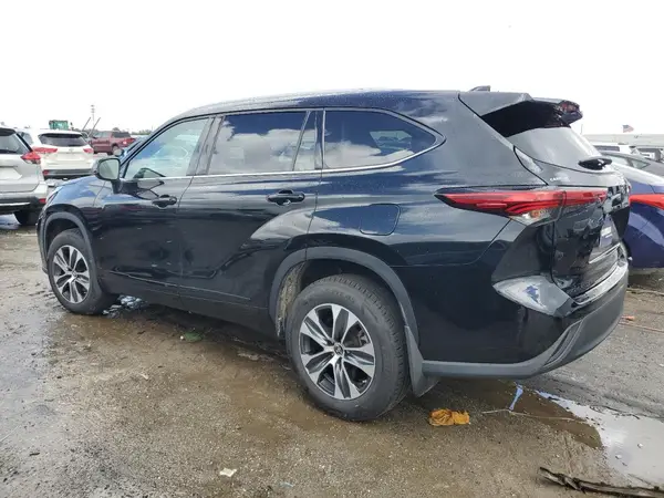 5TDGZRBH6NS596117 2022 TOYOTA HIGHLANDER - Image 2