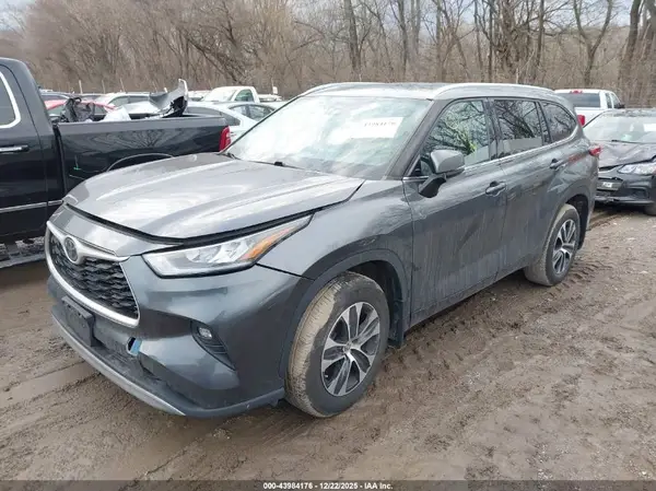5TDGZRBH7LS038547 2020 TOYOTA HIGHLANDER - Image 2