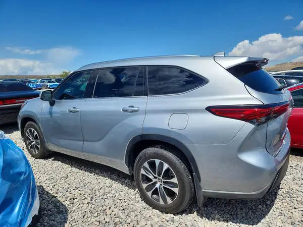5TDGZRBH7LS512206 2020 TOYOTA HIGHLANDER - Image 2