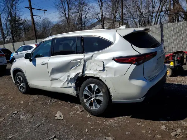 5TDGZRBH7MS058167 2021 TOYOTA HIGHLANDER - Image 2