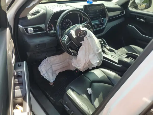 5TDGZRBH7MS059898 2021 TOYOTA HIGHLANDER - Image 8