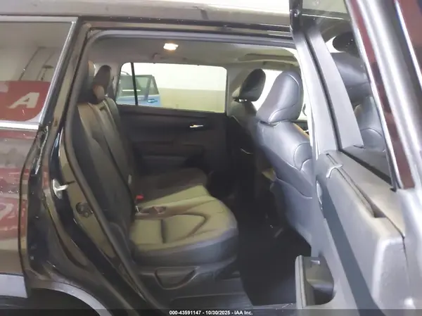 5TDGZRBH7MS068164 2021 TOYOTA HIGHLANDER - Image 8