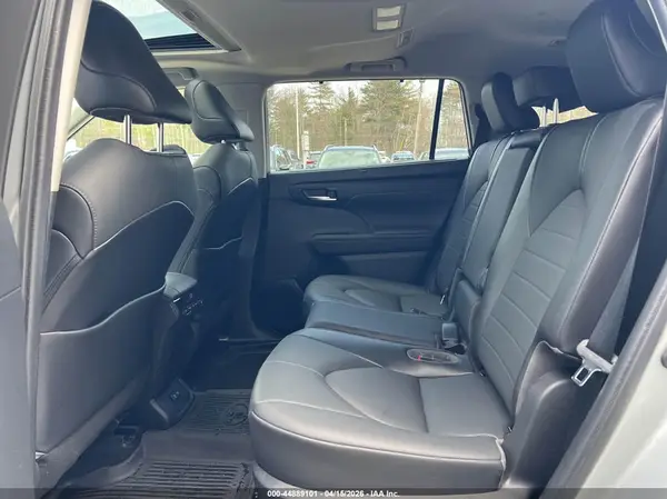 5TDGZRBH7MS072084 2021 TOYOTA HIGHLANDER - Image 8