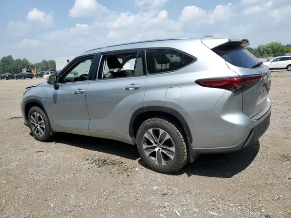 5TDGZRBH7MS086955 2021 TOYOTA HIGHLANDER - Image 2