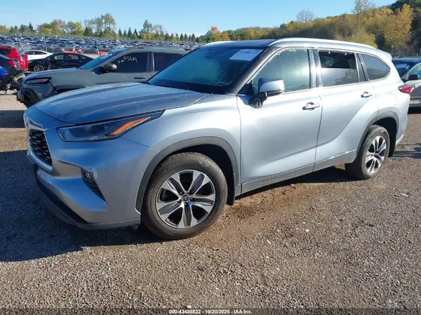 5TDGZRBH7MS087006 2021 TOYOTA HIGHLANDER - Image 2