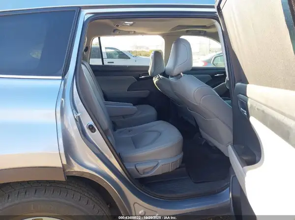 5TDGZRBH7MS087006 2021 TOYOTA HIGHLANDER - Image 8