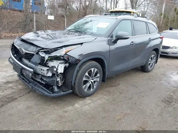 5TDGZRBH7MS095333 2021 TOYOTA HIGHLANDER - Image 2