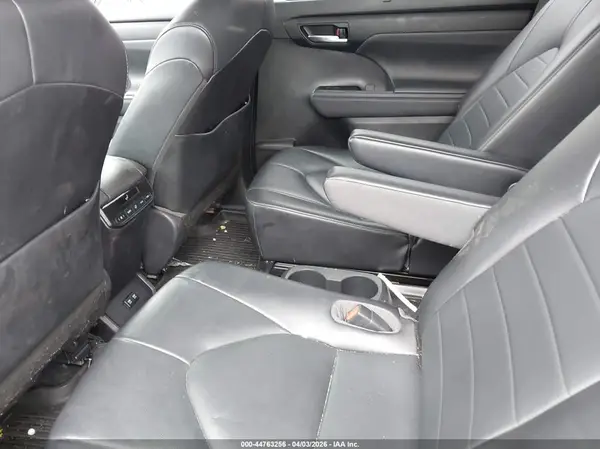 5TDGZRBH7MS095333 2021 TOYOTA HIGHLANDER - Image 8