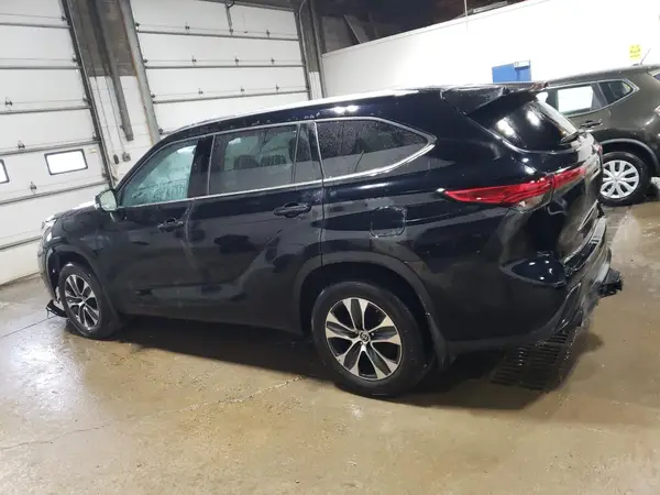 5TDGZRBH7MS109425 2021 TOYOTA HIGHLANDER - Image 2