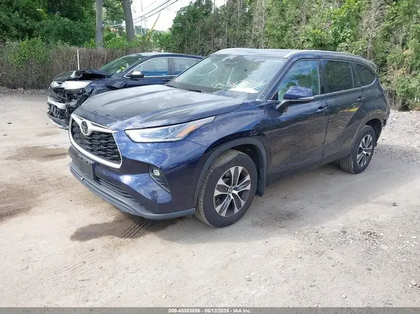 5TDGZRBH7MS111417 2021 TOYOTA HIGHLANDER - Image 2