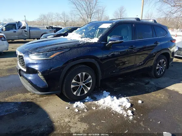 5TDGZRBH7MS112101 2021 TOYOTA HIGHLANDER - Image 2