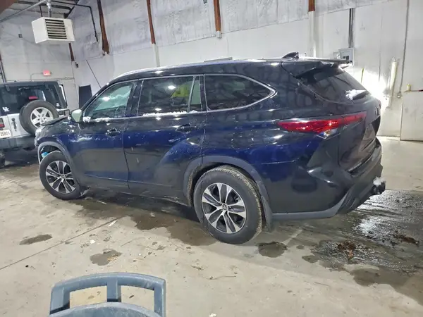 5TDGZRBH7MS114656 2021 TOYOTA HIGHLANDER - Image 2
