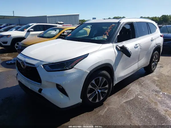 5TDGZRBH7MS115547 2021 TOYOTA HIGHLANDER - Image 2