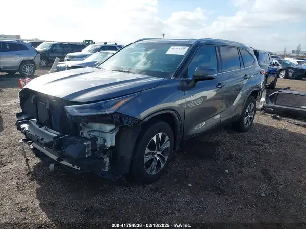 5TDGZRBH7MS121493 2021 TOYOTA HIGHLANDER - Image 2