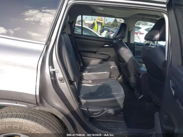 5TDGZRBH7MS121493 2021 TOYOTA HIGHLANDER - Image 8