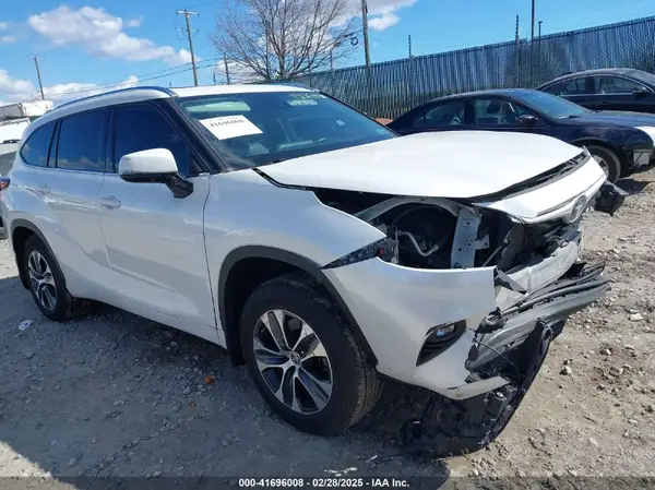 5TDGZRBH7MS122546 2021 TOYOTA HIGHLANDER - Image 1