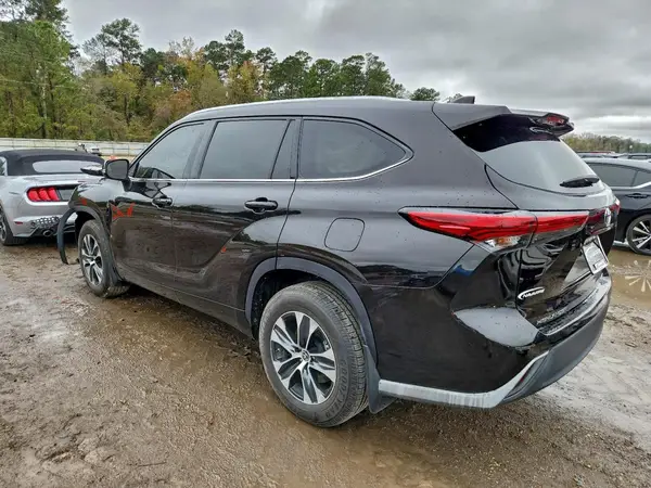 5TDGZRBH7MS124653 2021 TOYOTA HIGHLANDER - Image 2