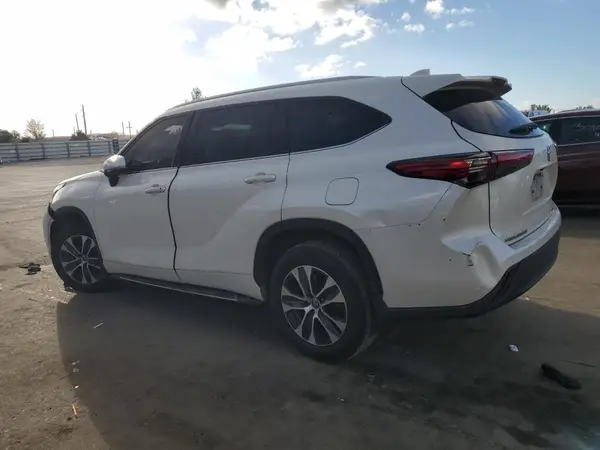 5TDGZRBH7MS126810 2021 TOYOTA HIGHLANDER - Image 2
