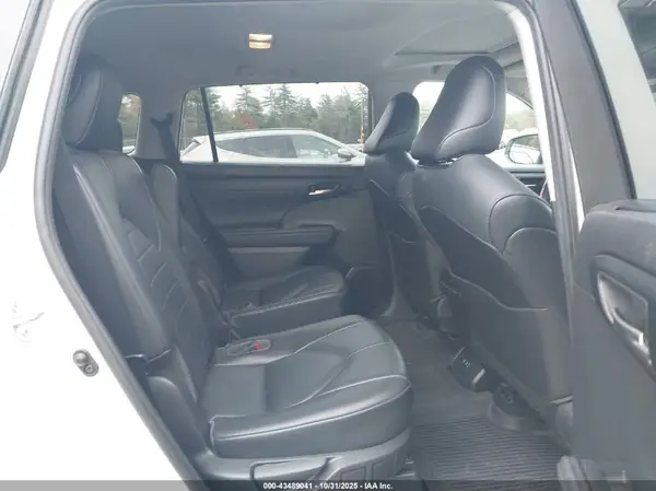 5TDGZRBH7MS127438 2021 TOYOTA HIGHLANDER - Image 8