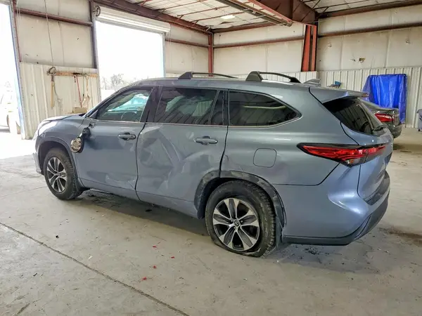 5TDGZRBH7MS128380 2021 TOYOTA HIGHLANDER - Image 2