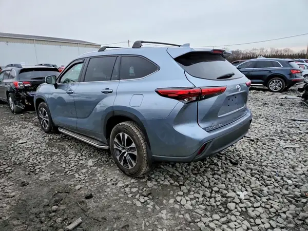5TDGZRBH7MS137936 2021 TOYOTA HIGHLANDER - Image 2