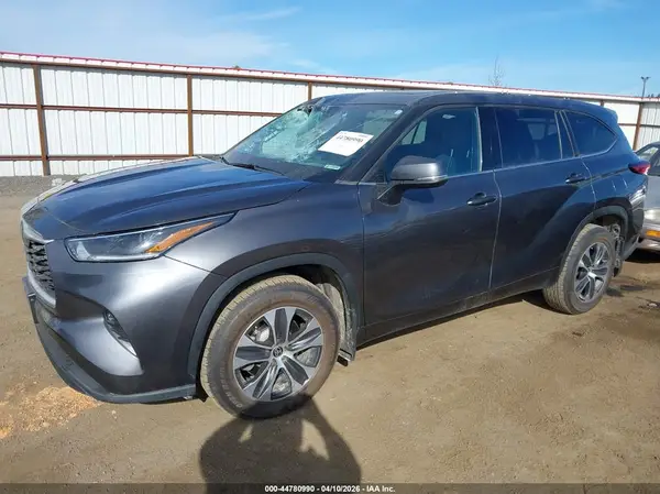 5TDGZRBH7MS139086 2021 TOYOTA HIGHLANDER - Image 2