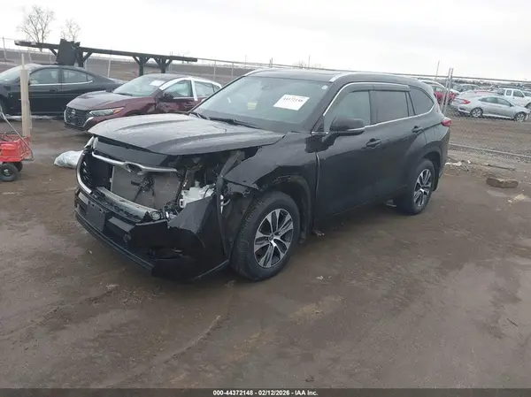 5TDGZRBH7MS143543 2021 TOYOTA HIGHLANDER - Image 2