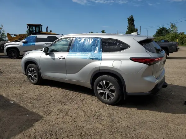 5TDGZRBH7MS153909 2021 TOYOTA HIGHLANDER - Image 2