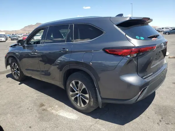 5TDGZRBH7MS526480 2021 TOYOTA HIGHLANDER - Image 2